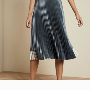 Pleated skirt